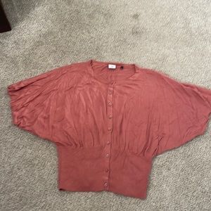 Cabi sweater cropped. Salmon color size medium